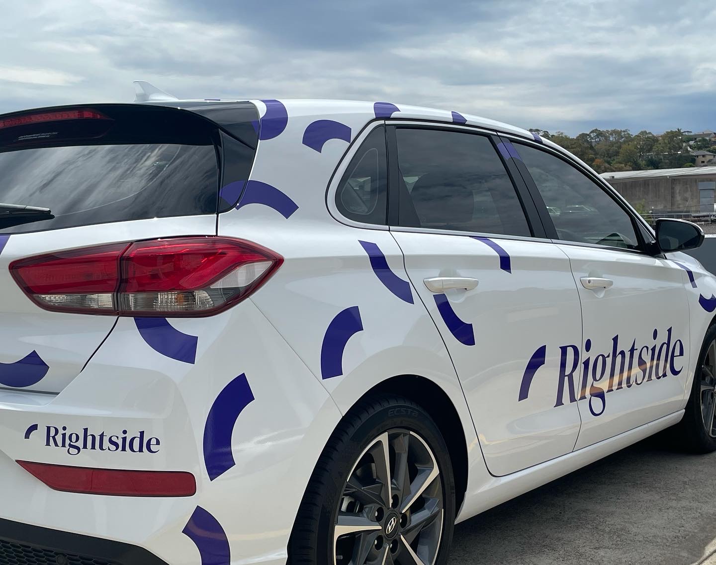 vehicle branding in dubai